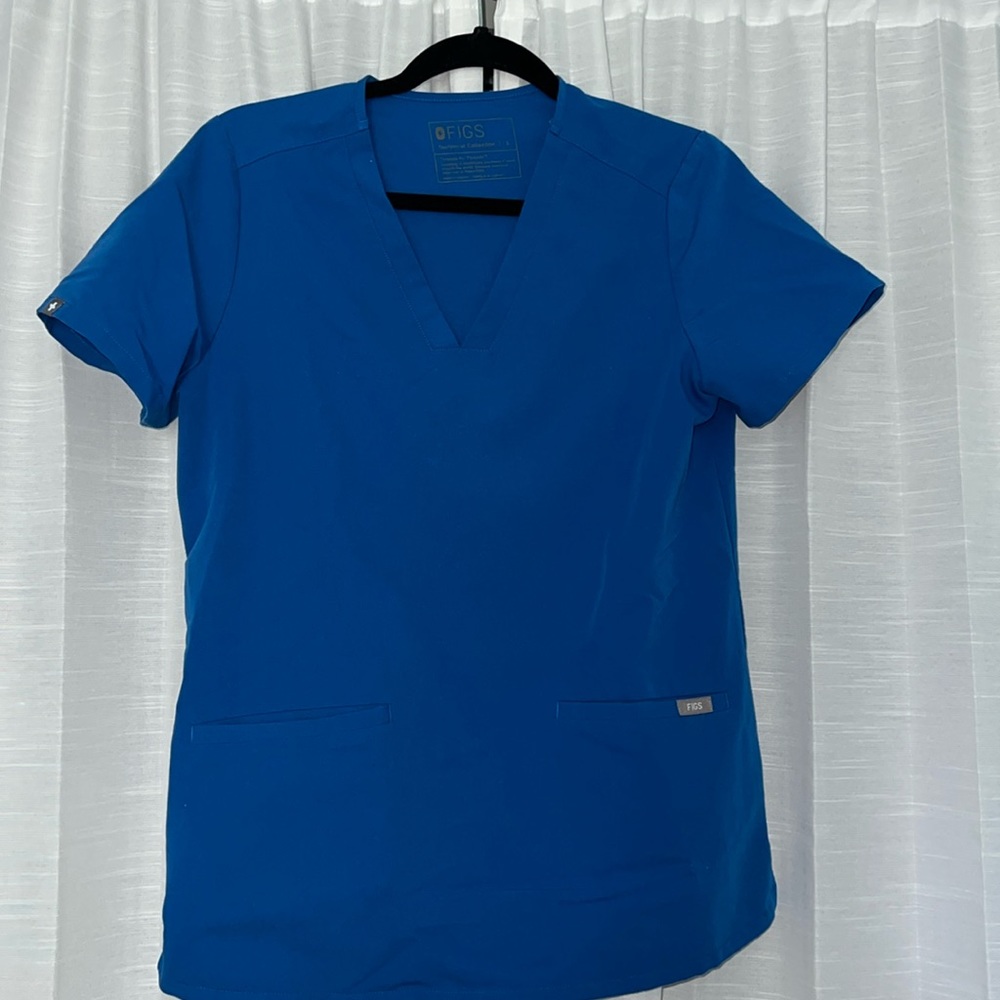 Royal Blue Figs Scrub 3 pocket top!